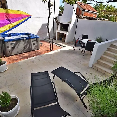 Martina * Betina (Sibenik-Knin)