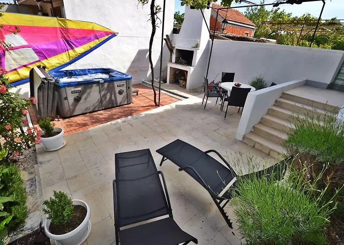 Martina * Betina (Sibenik-Knin)